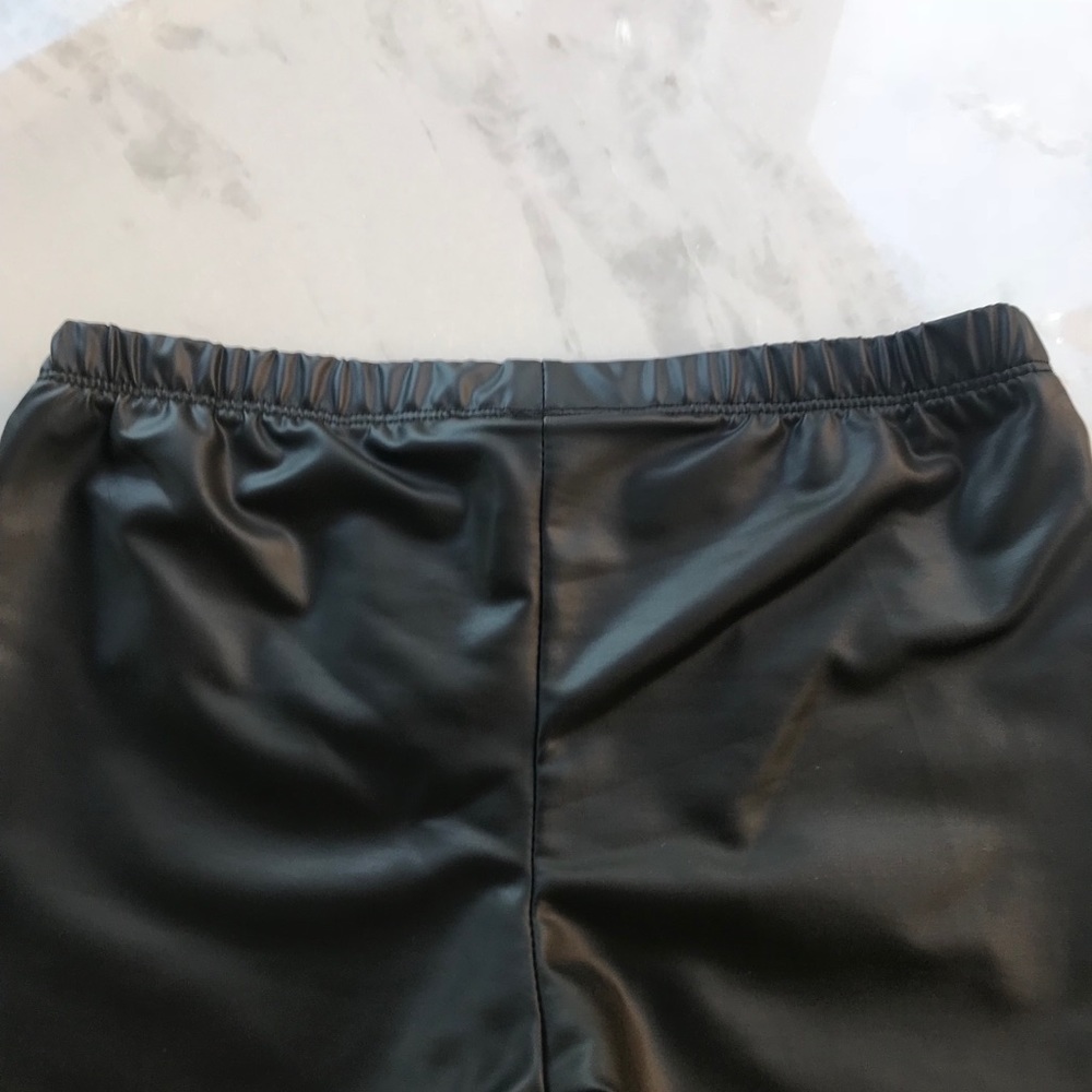 ⭐️LAST ONE!⭐️🔥 Matte Faux Leather Leggings! - Picture 7 of 7